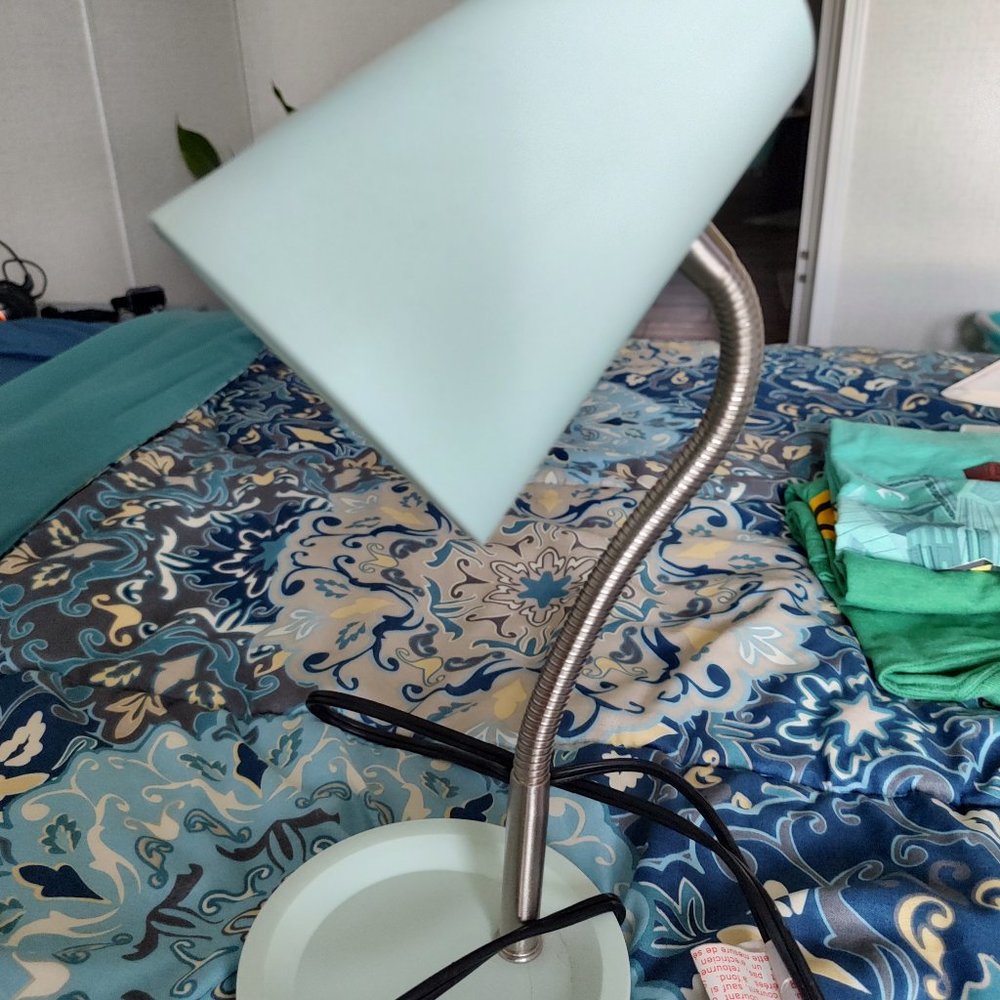 Desk lamp